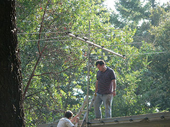 W6DR and N6AN erecting 6M antenna